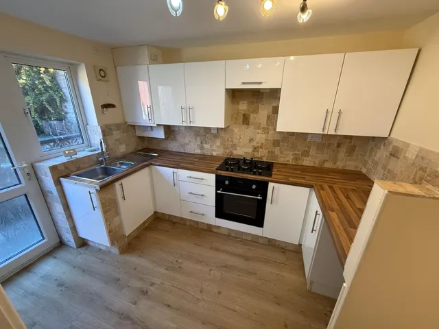 Bank Street, Castle Gresley, DE11, photo 2