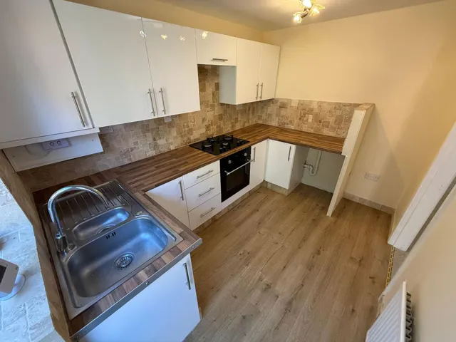 Bank Street, Castle Gresley, DE11, photo 3