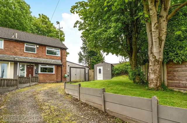 Romsey Avenue, Middleton, M24, photo 2