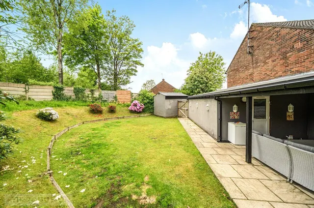 Romsey Avenue, Middleton, M24, photo 1