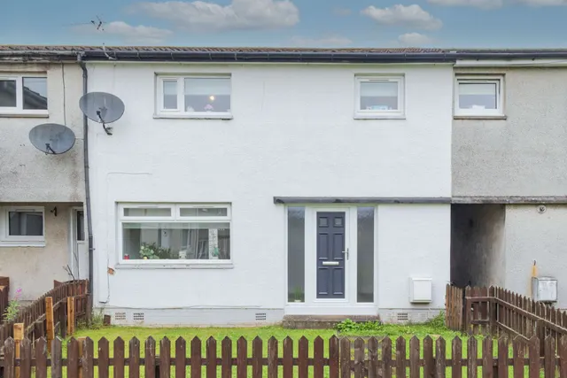Restondene, St. Andrews Way, Deans, Livingston, photo 1