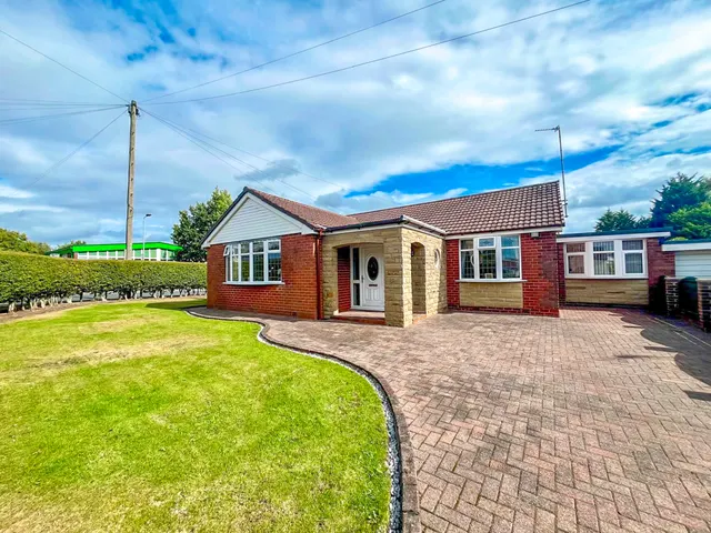 56, Mile Lane, Seddons Farm, Bury, BL8, photo 1