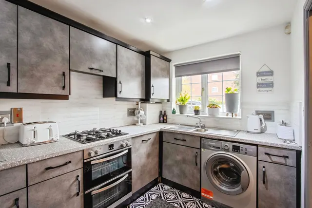 Lakeside Court, Normanton, WF6, photo 2