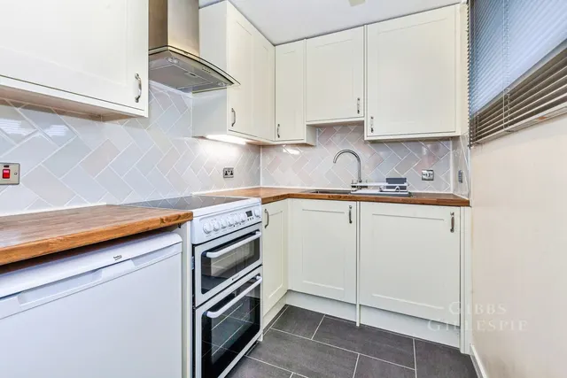 Clarkes Drive, Uxbridge Fees Apply, UB8, photo 2