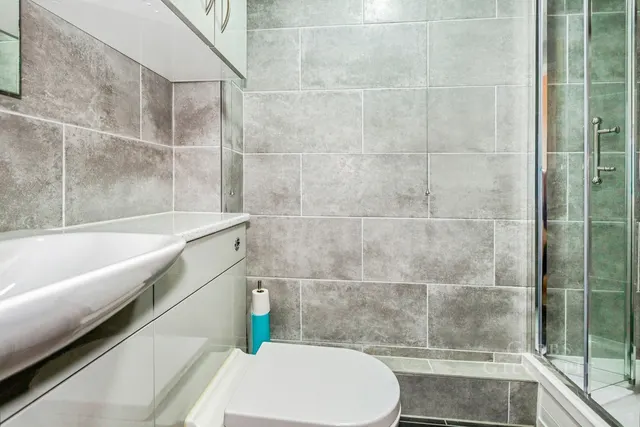 Clarkes Drive, Uxbridge Fees Apply, UB8, photo 3