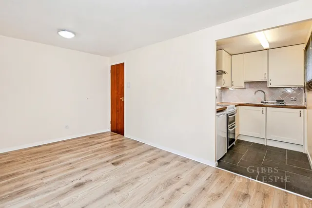 Clarkes Drive, Uxbridge Fees Apply, UB8, photo 1