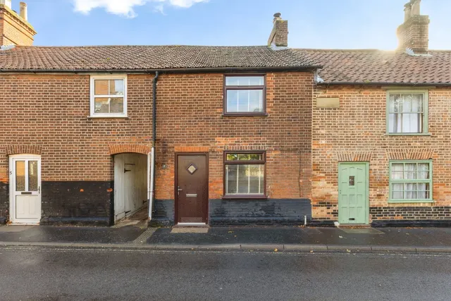 Avenue Road, Wymondham, NR18, photo 1
