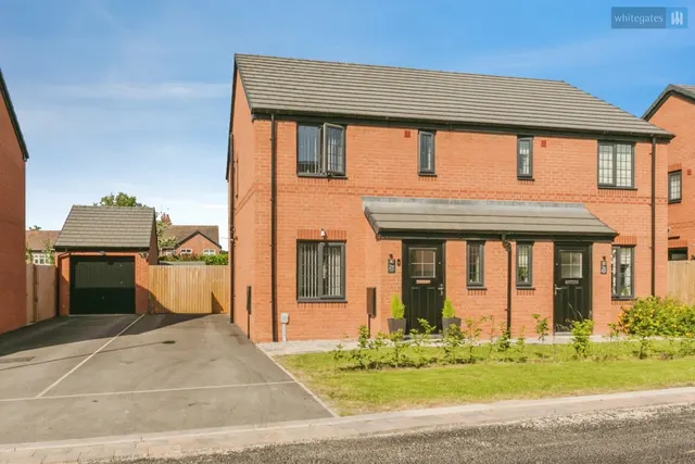 Greywillow Drive, Shavington, CW2, photo 1