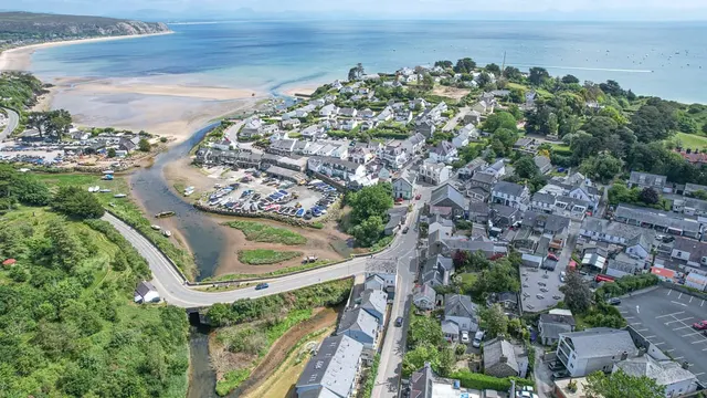 Photo 2 — Cilfan, Gwydryn Road, Abersoch, Pwllheli, Gwynedd, LL53 7EA
