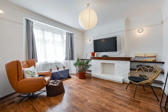 Photo 3 — 67 London Lane, Bromley