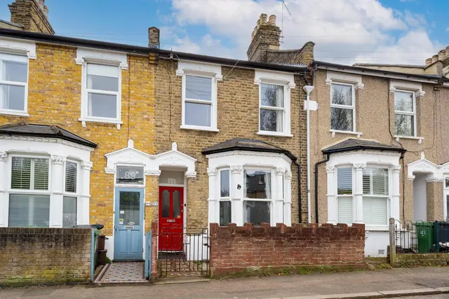 3 bedroom house — Forest Road, London, E11 1JS