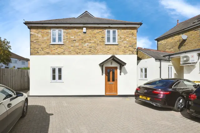 Turners Hill, Cheshunt, EN8, photo 1