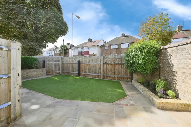 Turners Hill, Cheshunt, EN8, photo 2