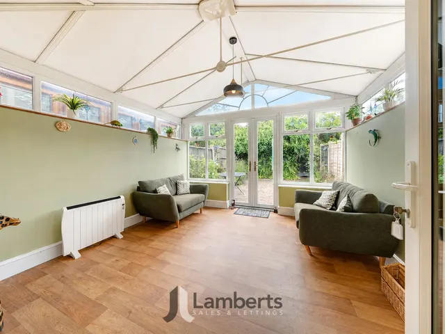 Photo 3 — 10 Linton Close, Redditch
