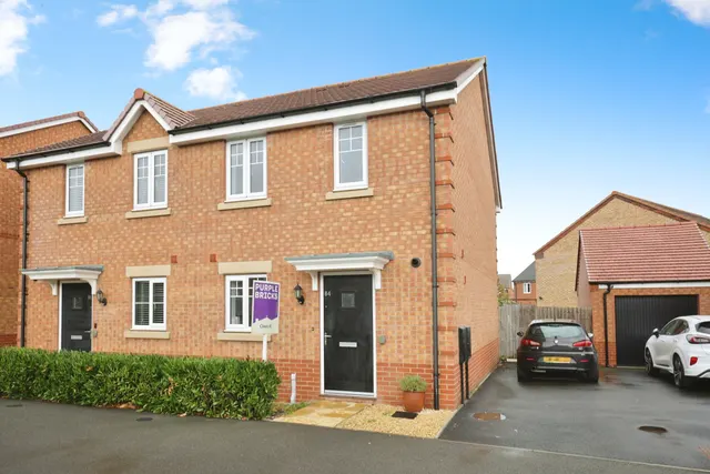 Spitfire Road, Southam, photo 1