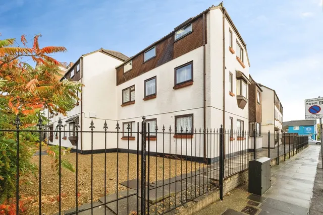 Connaught Road, Ilford, IG1, photo 1