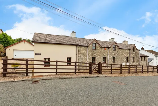 Croesyceiliog, Carmarthen, SA32, photo 1
