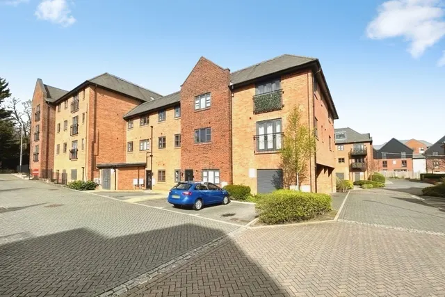 Carter Court, Hook, Hampshire, RG27 9AD, photo 1