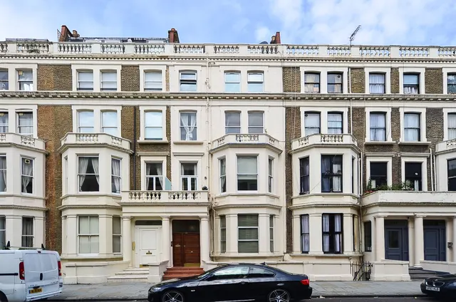 Flat 4, 42 Penywern Road, London, photo 1