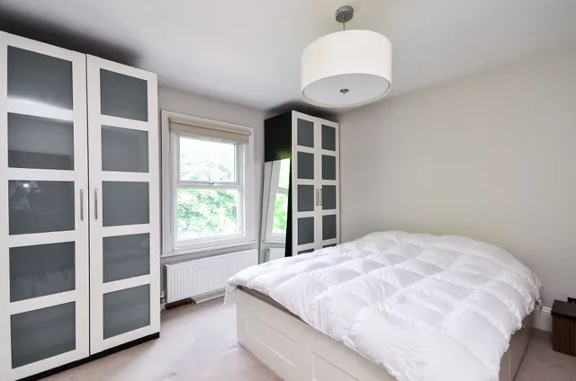 Photo 3 — Flat 4, 42 Penywern Road, London