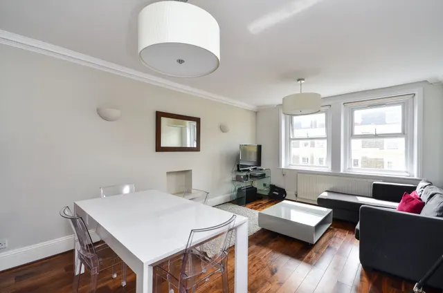 Photo 2 — Flat 4, 42 Penywern Road, London