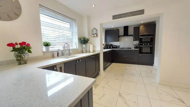 Photo 2 — Broadlands Avenue, Bourne, PE10