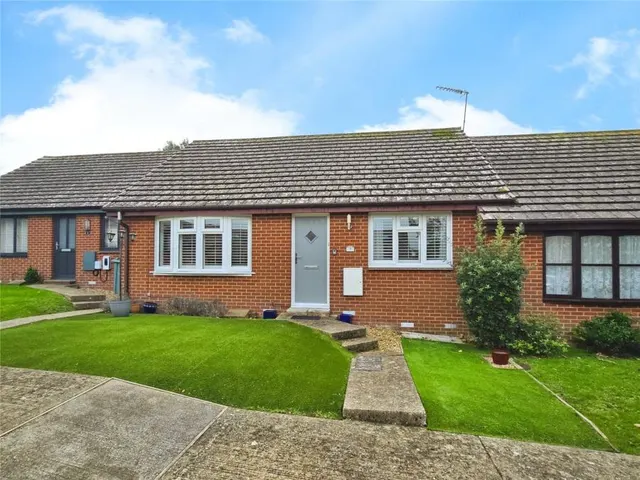 Coles Close, Freshwater, PO40, photo 1