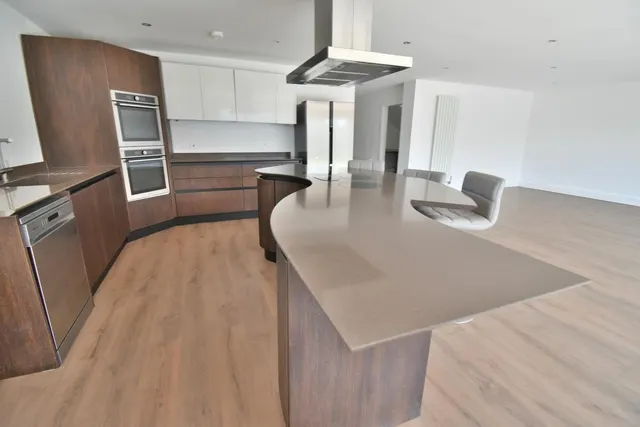 New Road, BH22, photo 3