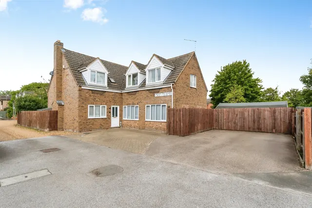 Walnut Tree Walk, Wimblington, PE15, photo 1