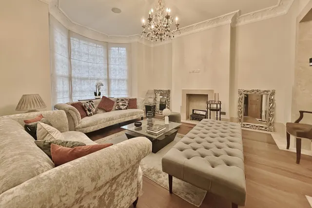 Kensington, W14, photo 1