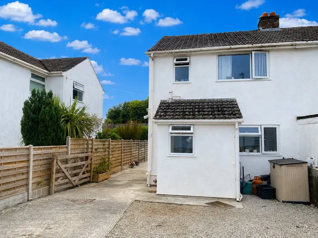 3 bedroom house, St. Johns Road, Launceston, PL15