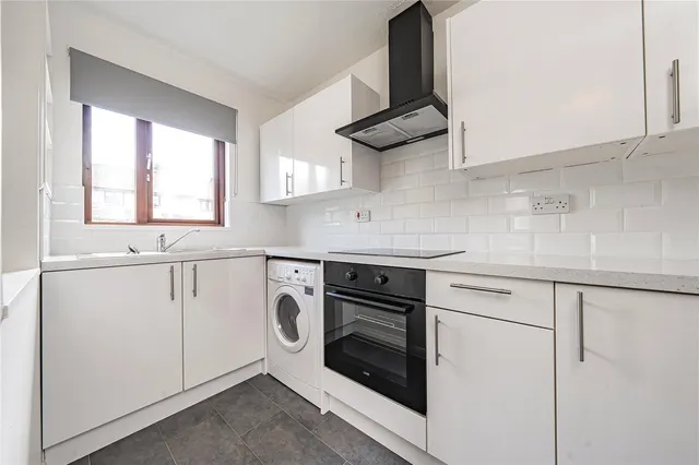 Hawthorne Crescent, West Drayton, UB7, photo 3