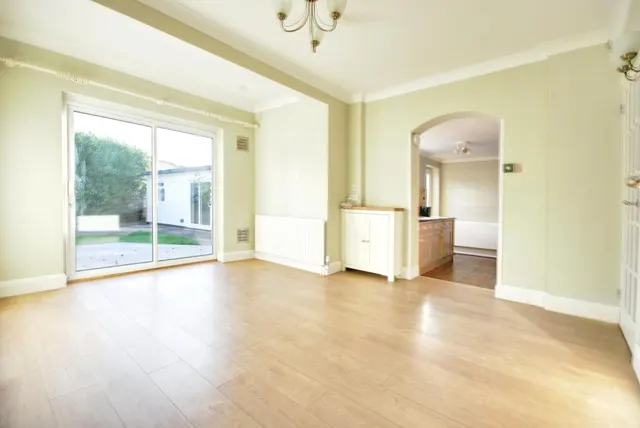 Burston Drive, St. Albans, photo 3