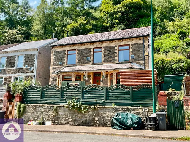 Aberbeeg Road, Abertillery, photo 1