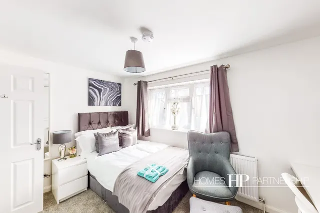Martyrs Avenue, Langley Green, RH11, photo 1