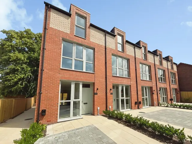 Stafford Close, Daisy Bank, M14, photo 1