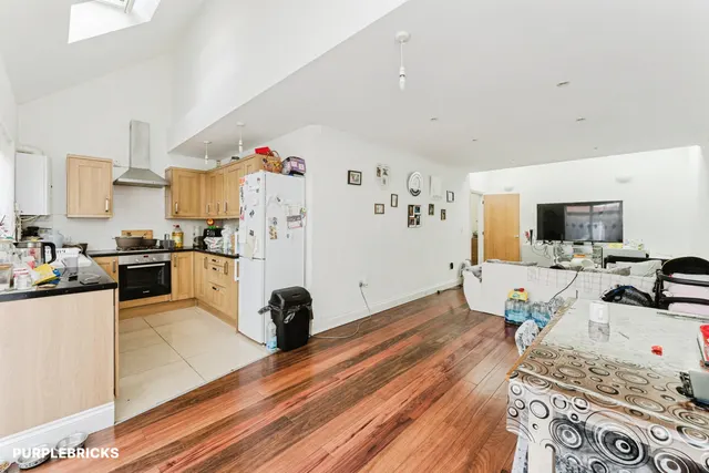 Alexandra Road, London, E6, photo 3