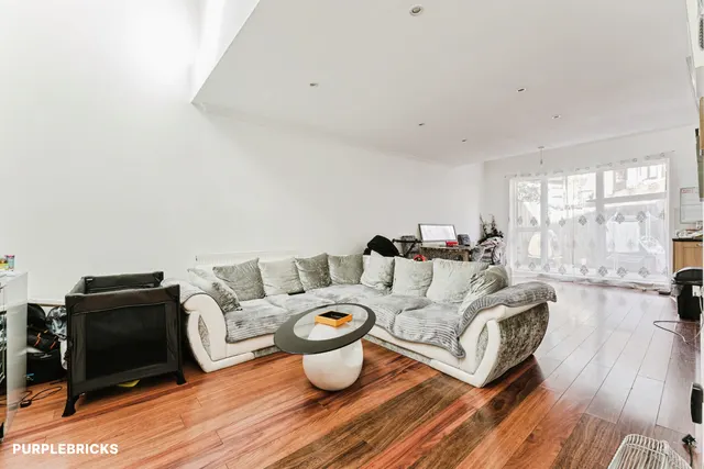 Alexandra Road, London, E6, photo 2