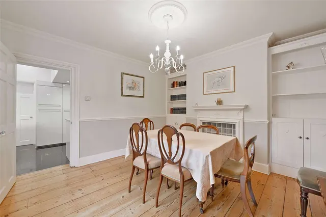 Photo 3 — Gloucester Place, Windsor, Berkshire, SL4 2AJ