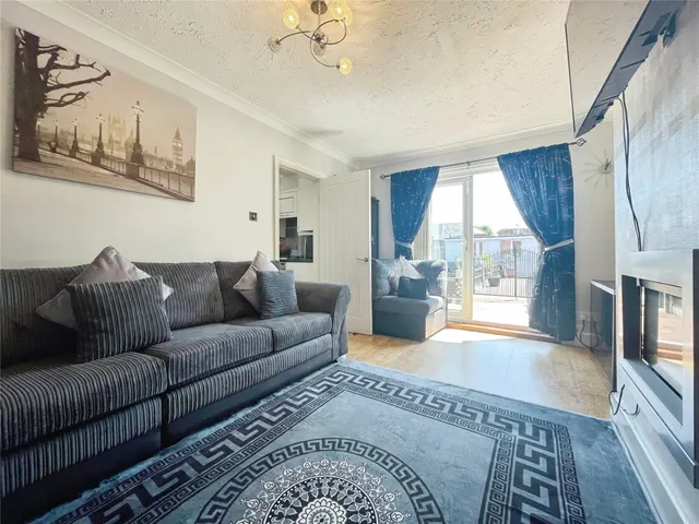 Booth Crescent, Mansfield, NG19, photo 3