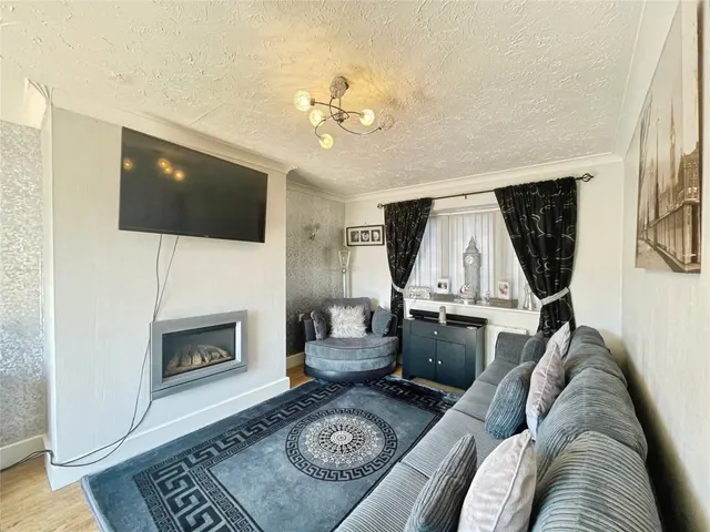 Booth Crescent, Mansfield, NG19, photo 2