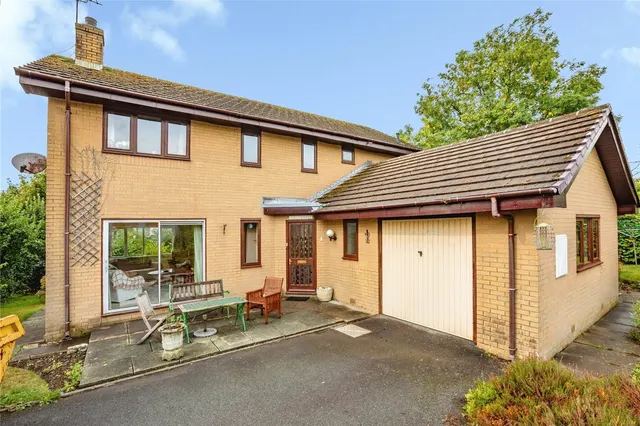 Bow Street, SY24, photo 1