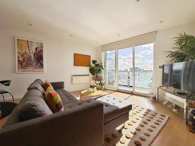 Sovereign Point, The Quays, M50, photo 3