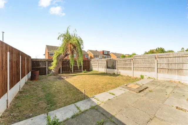 Photo 3 — Holmlands Drive, Oxton, Prenton