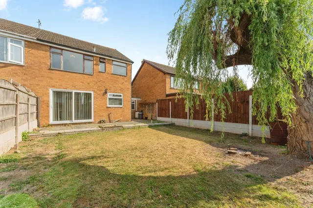 Photo 2 — Holmlands Drive, Oxton, Prenton