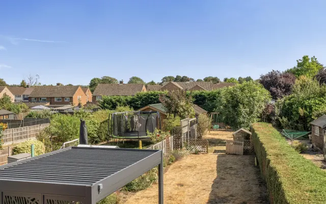 Photo 2 — Woodland Drive, Bromham, Bedford