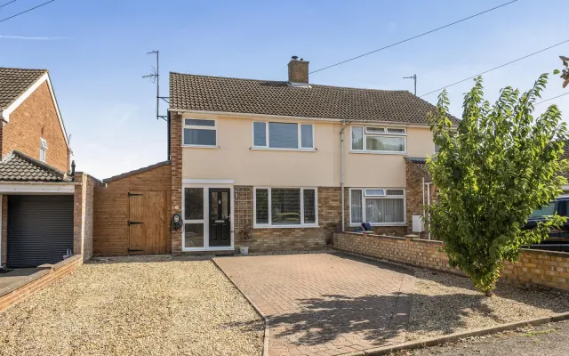 Woodland Drive, Bromham, Bedford, photo 1