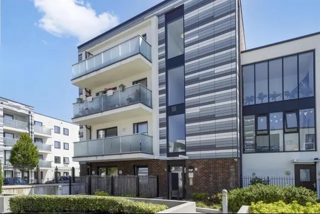 Photo 3 — 58 Williams Way, Wembley
