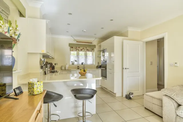 Shilham Way, Cirencester, GL7, photo 3