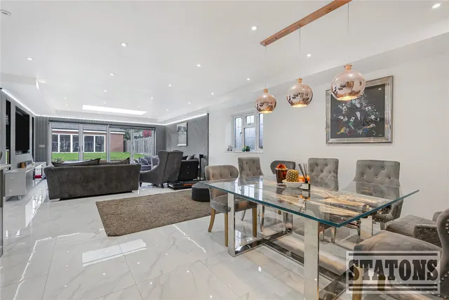 Photo 3 — Upland Drive, Brookmans Park, Hatfield, Hertfordshire, AL9 6PT